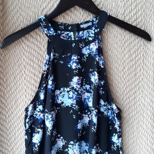 Sleeveless keyhole tank